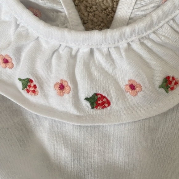 Boden White Ruffle Tank with Flower and Strawberry Detail (size 5-6Y) - Picture 3 of 6